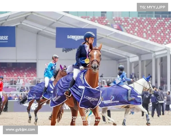 马术比赛精彩纷呈展现骑术与速度的完美结合挑战极限与勇气的赛场对决